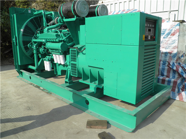 呼兰出租发电机 发电机组厂家：柴油发电机组的控制屏的作用是什么？